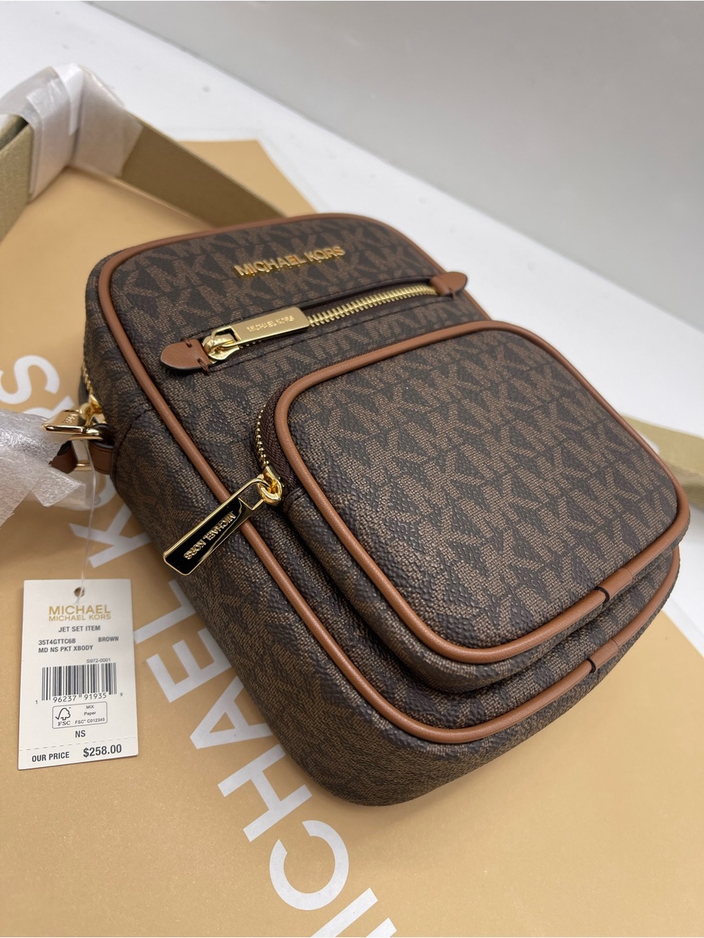 MICHAEL KORS Jet Set Md Flight NS Pocket Signature Logo Crossbody Bag
Brown 
NWT - Picture 6 of 16